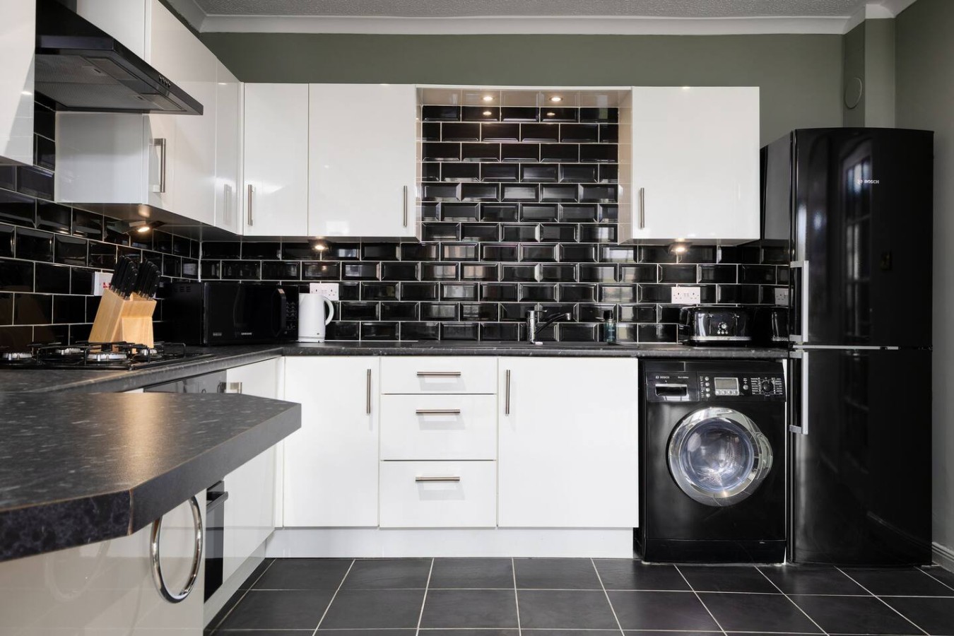Mill Court Escape & Swimming Pool in 3 Mill Court, FK159JZ - Property image 3 - VivreStays