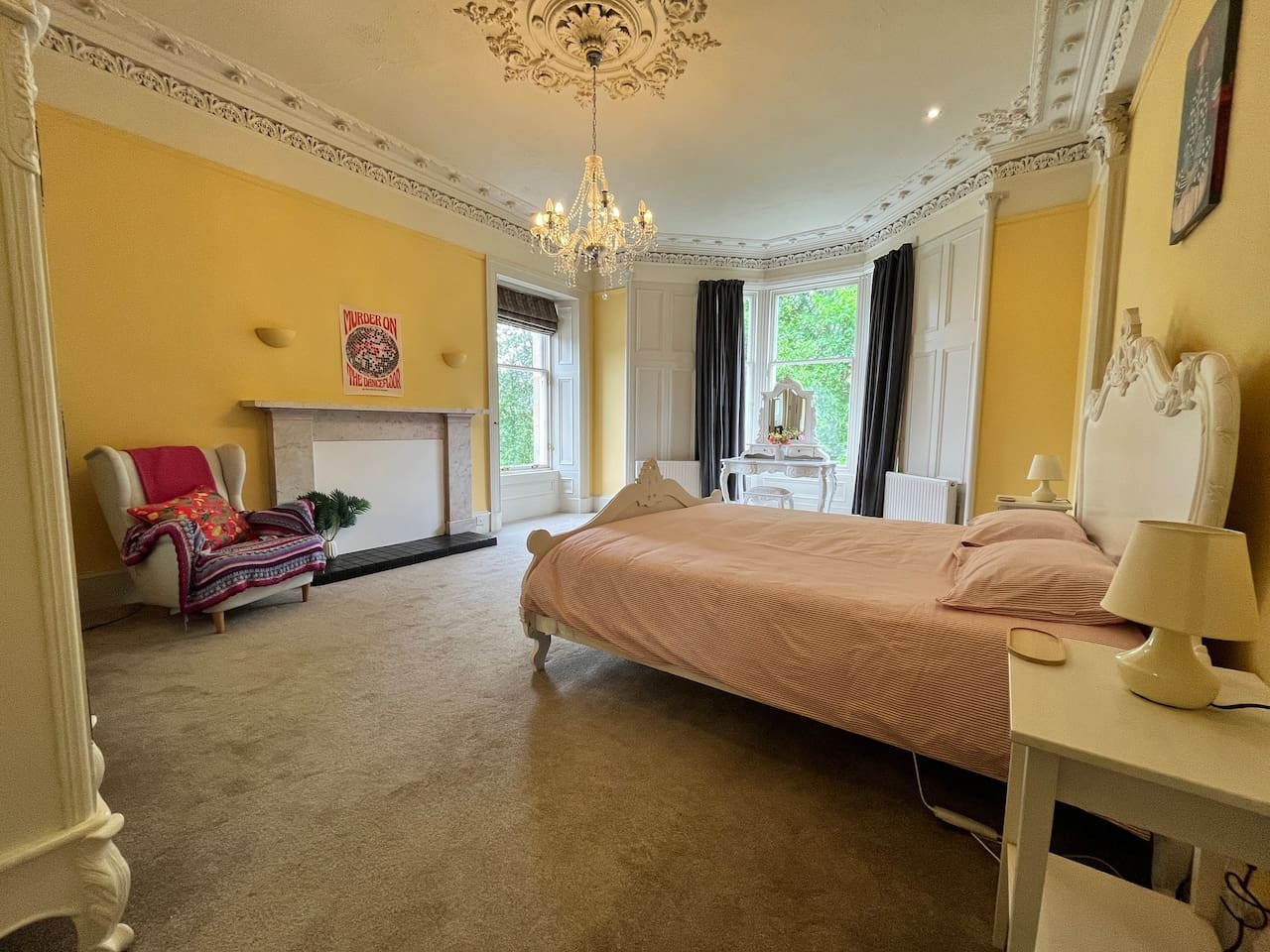 The Central Glasgow Villa in 319 Albert Drive - Property image 96 - VivreStays