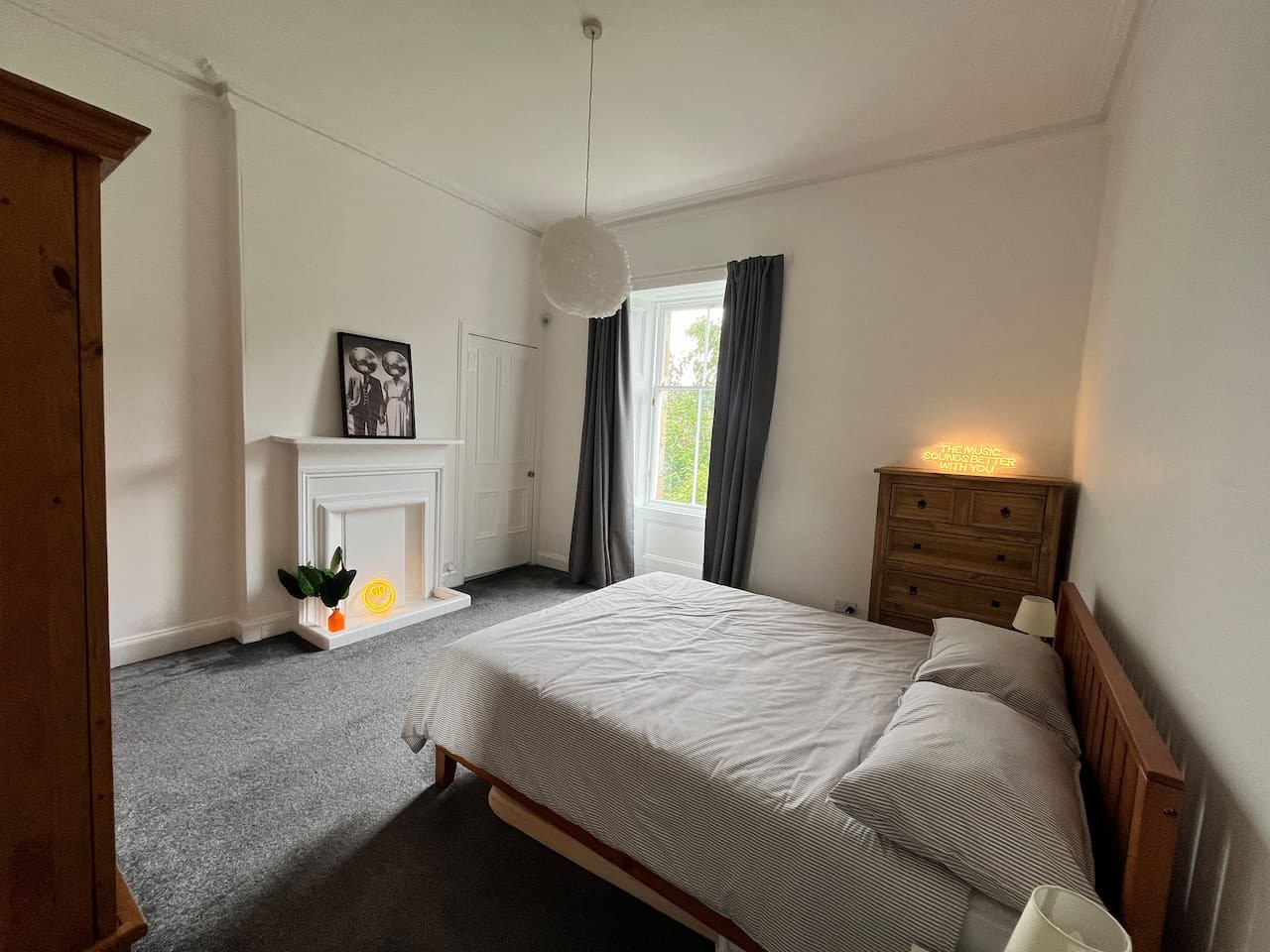 The Central Glasgow Villa in 319 Albert Drive - Property image 62 - VivreStays