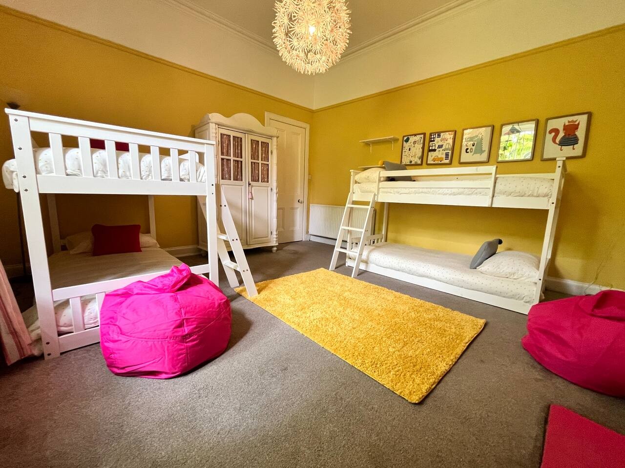 The Central Glasgow Villa in 319 Albert Drive - Property image 57 - VivreStays