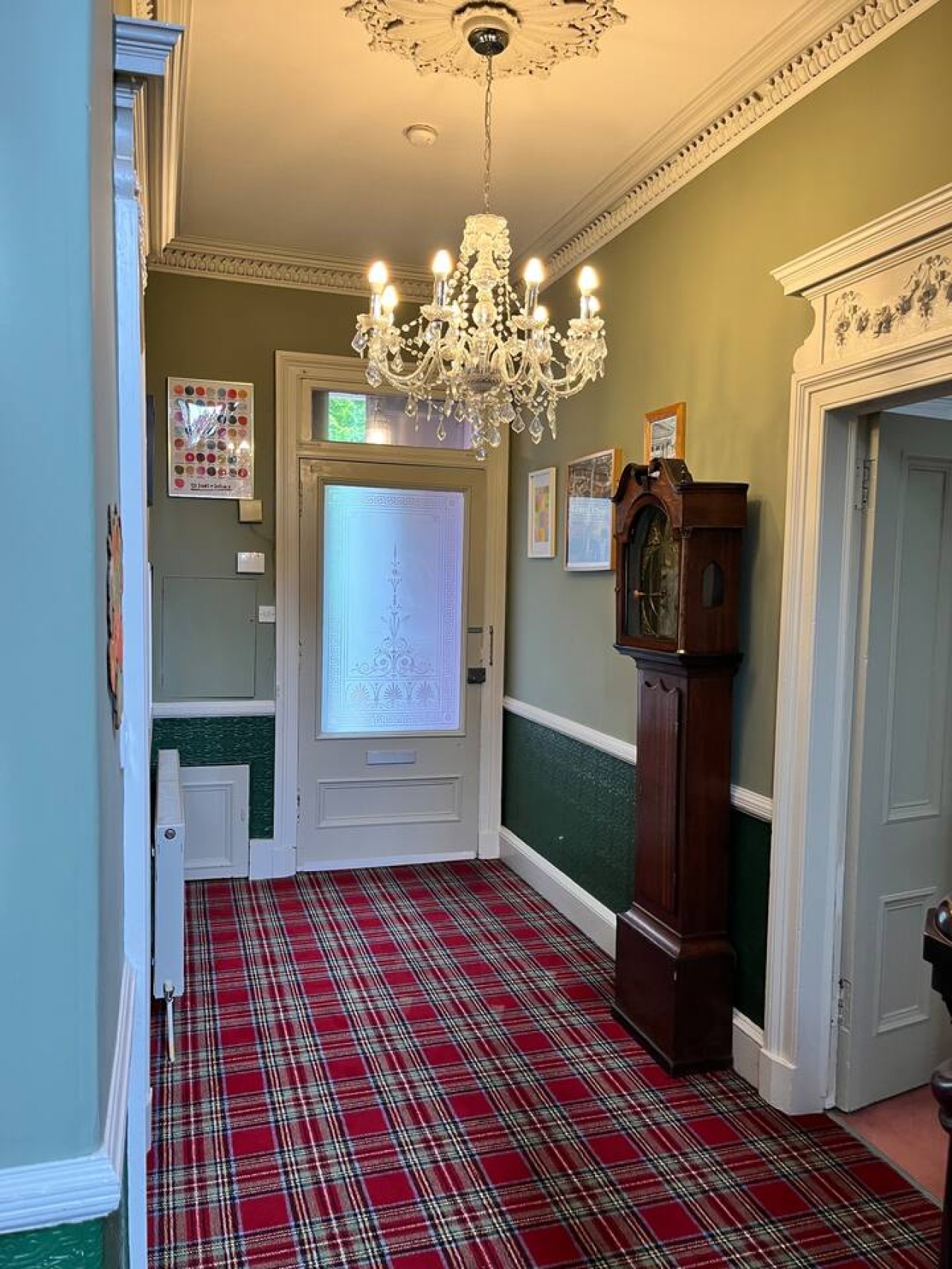 The Central Glasgow Villa in 319 Albert Drive - Property image 10 - VivreStays