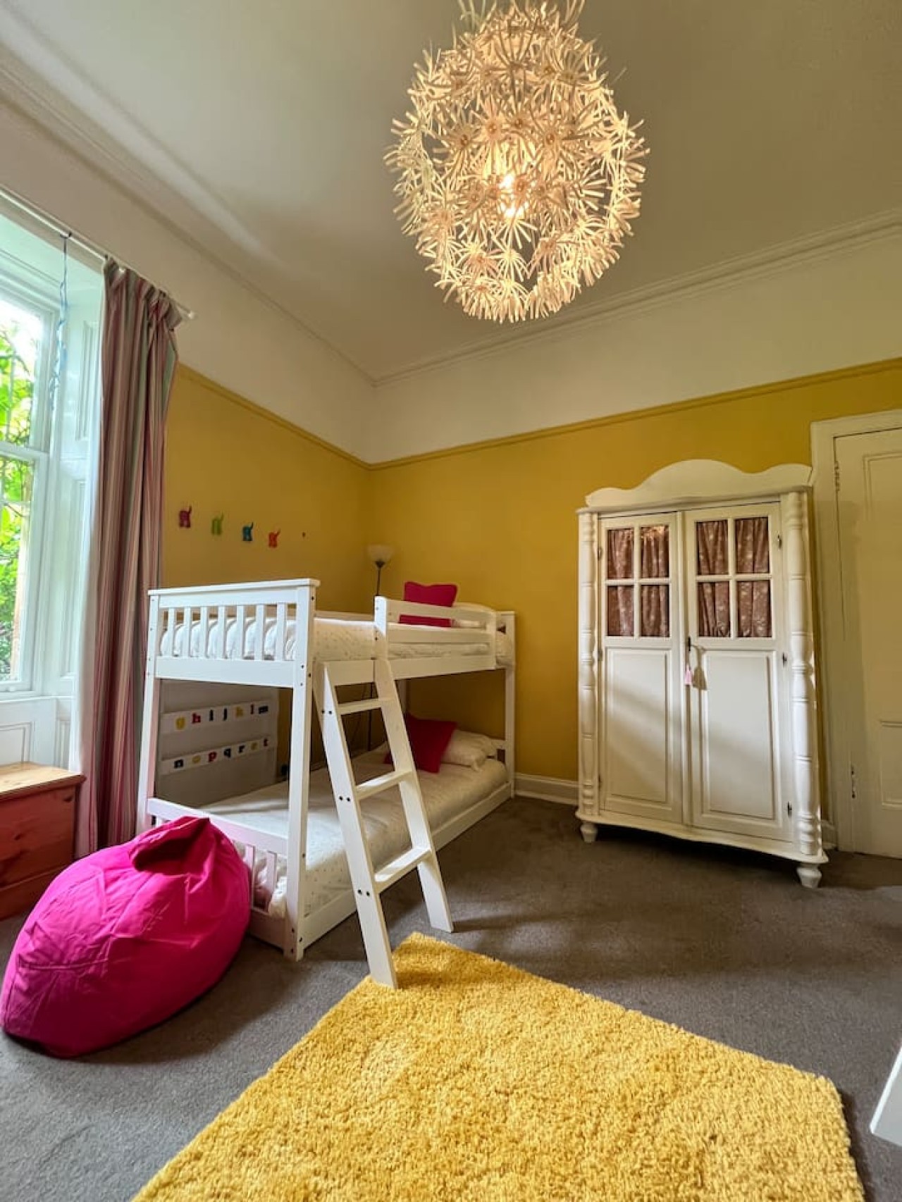 The Central Glasgow Villa in 319 Albert Drive - Property image 52 - VivreStays