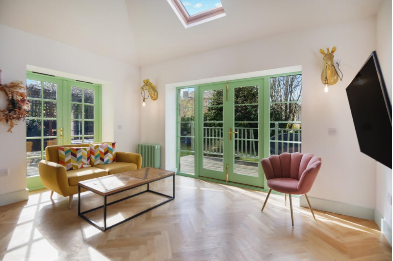 The Central Glasgow Villa in 319 Albert Drive - Property image 103 - VivreStays