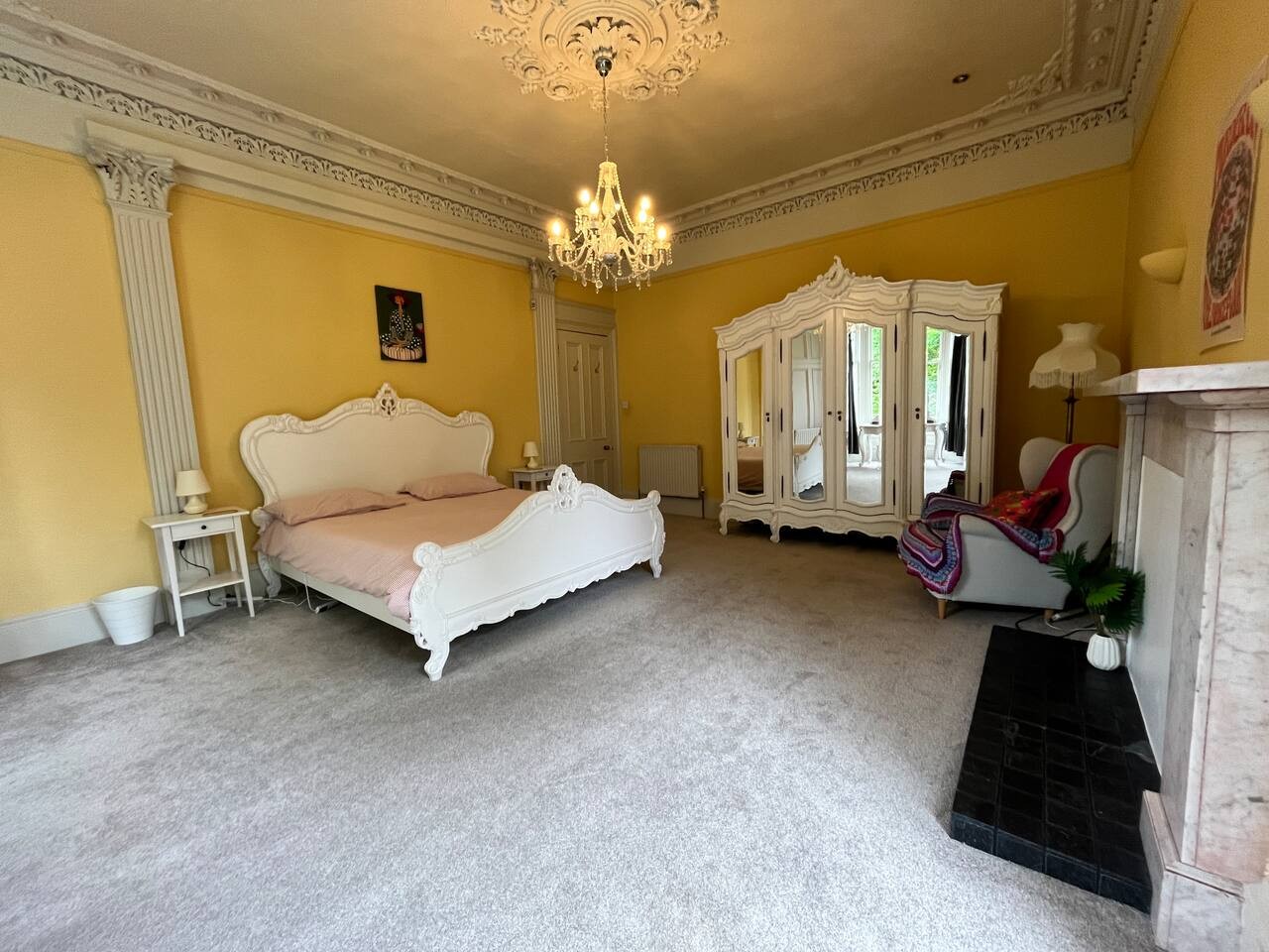 The Central Glasgow Villa in 319 Albert Drive - Property image 99 - VivreStays