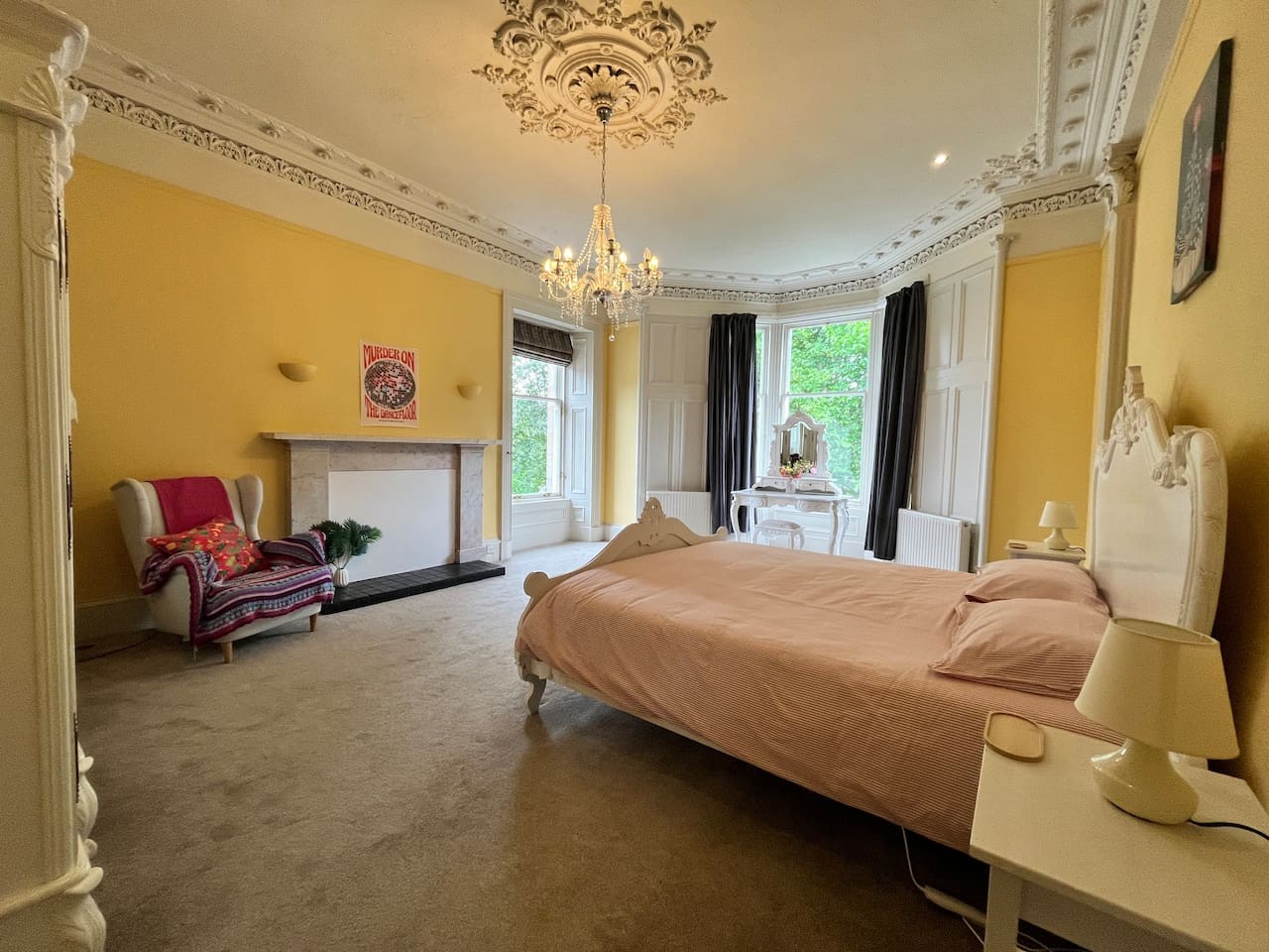 The Central Glasgow Villa in 319 Albert Drive - Property image 98 - VivreStays