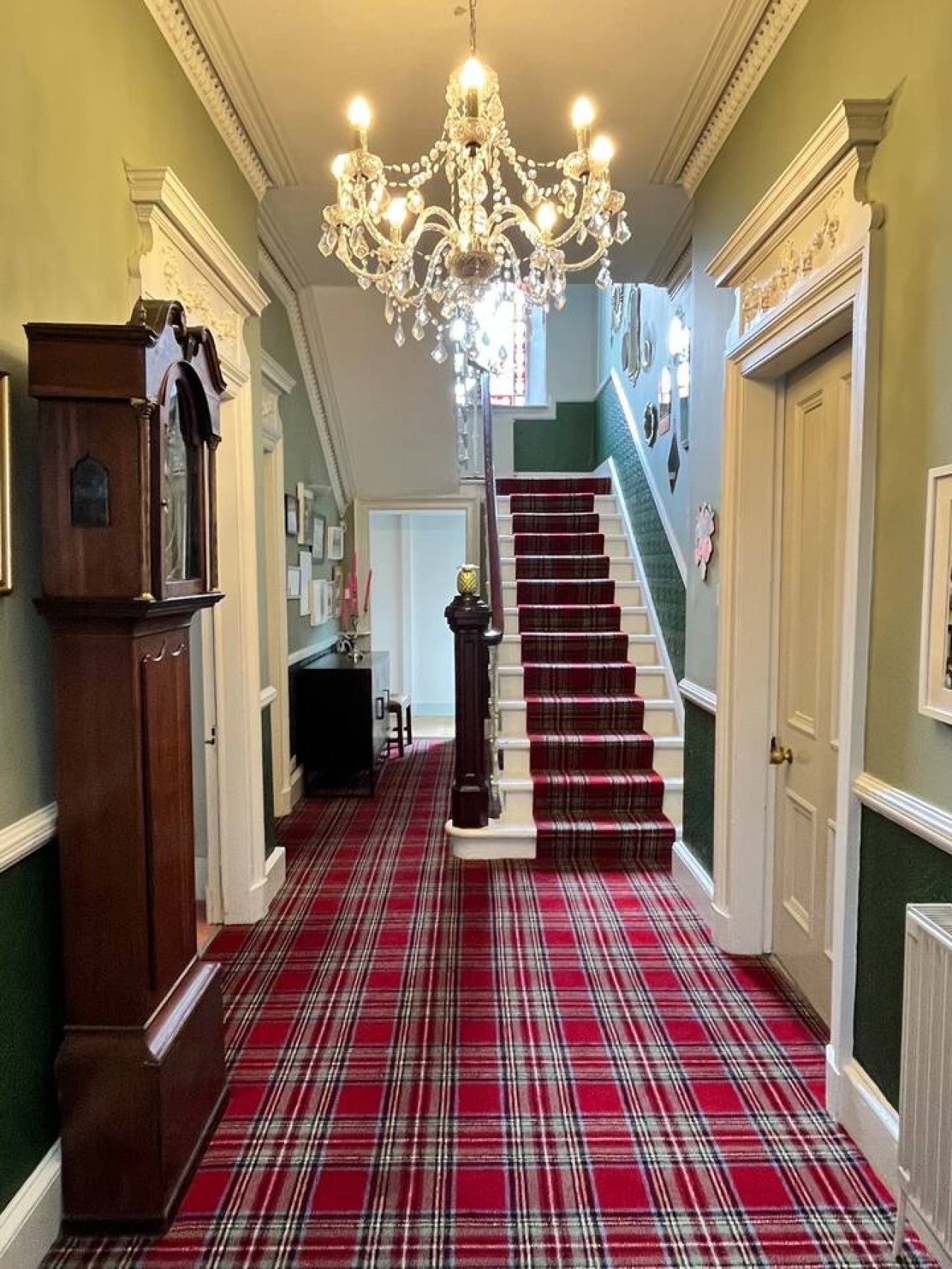 The Central Glasgow Villa in 319 Albert Drive - Property image 23 - VivreStays