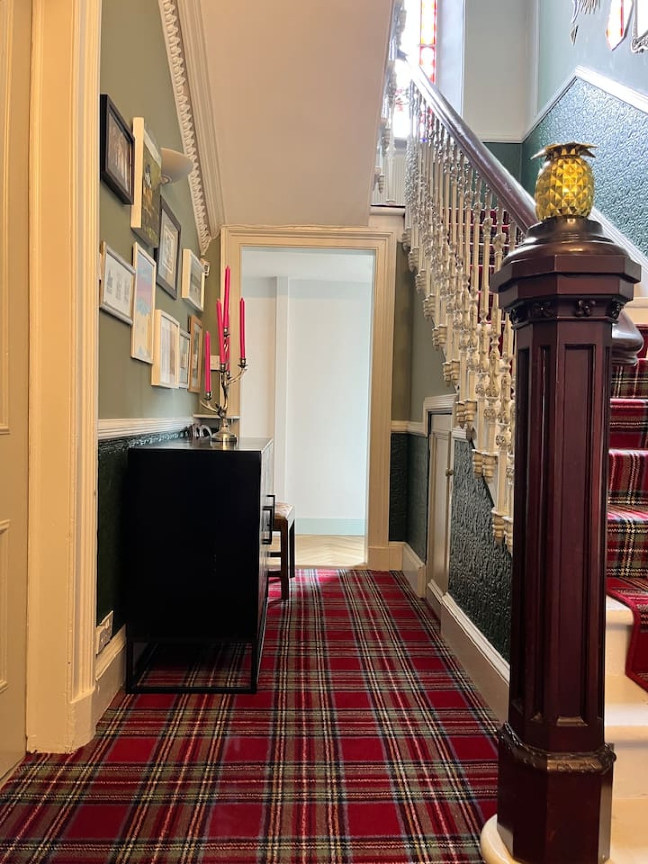 The Central Glasgow Villa in 319 Albert Drive - Property image 11 - VivreStays