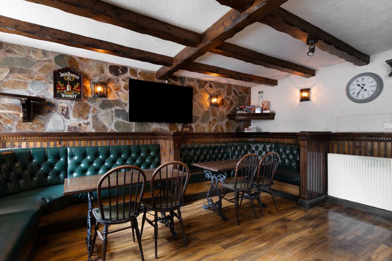 The Tavern | Private Pub & Luxury Group Retreat in Main St, Buchlyvie, Stirling FK8 3LX, UK - Property image 13 - VivreStays