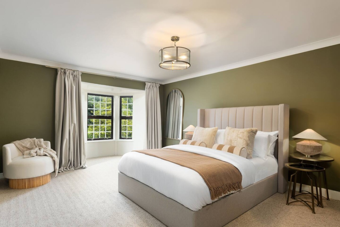 The Tavern | Private Pub & Luxury Group Retreat in Main St, Buchlyvie, Stirling FK8 3LX, UK - Property image 3 - VivreStays
