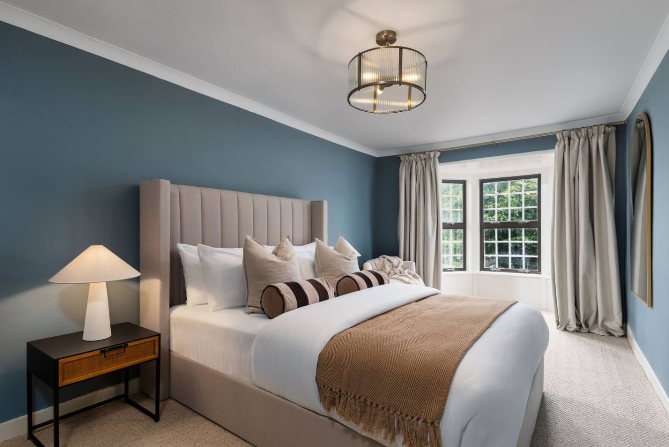 The Tavern | Private Pub & Luxury Group Retreat in Main St, Buchlyvie, Stirling FK8 3LX, UK - Property image 4 - VivreStays