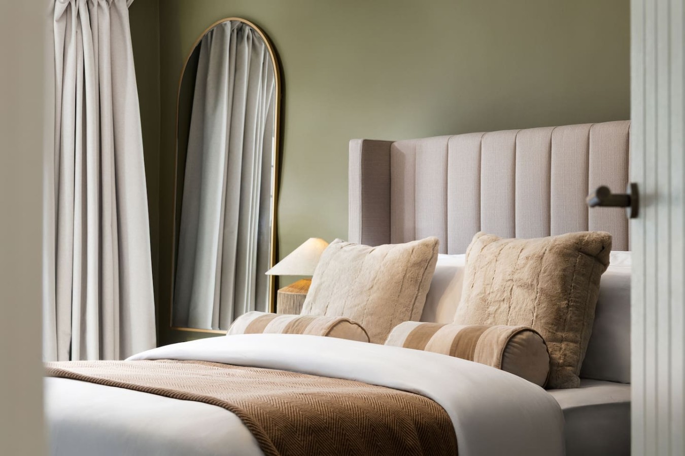 The Tavern | Private Pub & Luxury Group Retreat in Main St, Buchlyvie, Stirling FK8 3LX, UK - Property image 50 - VivreStays