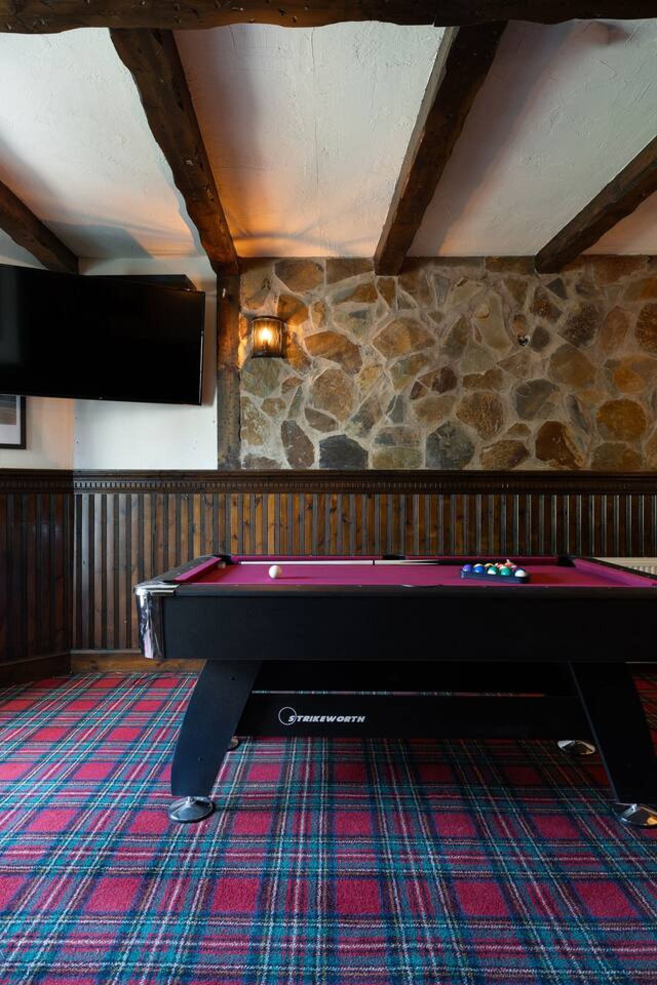 The Tavern | Private Pub & Luxury Group Retreat in Main St, Buchlyvie, Stirling FK8 3LX, UK - Property image 24 - VivreStays