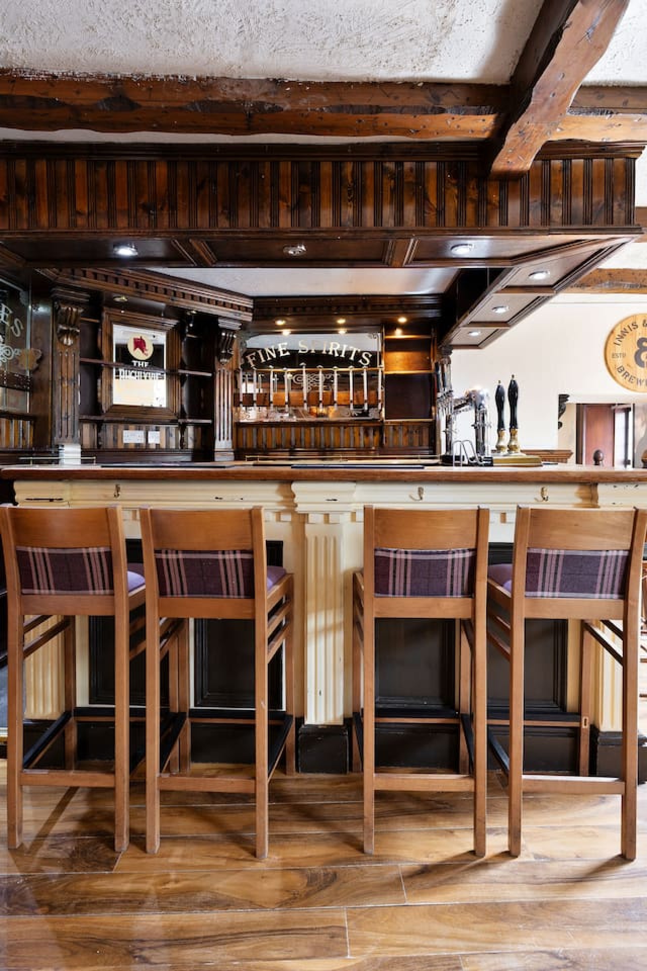 The Tavern | Private Pub & Luxury Group Retreat in Main St, Buchlyvie, Stirling FK8 3LX, UK - Property image 7 - VivreStays