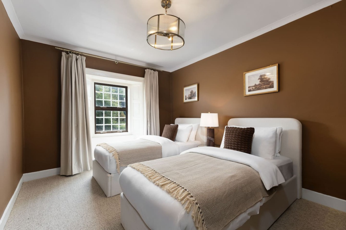 The Tavern | Private Pub & Luxury Group Retreat in Main St, Buchlyvie, Stirling FK8 3LX, UK - Property image 6 - VivreStays