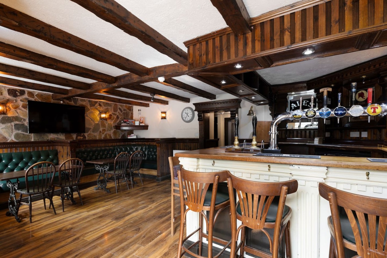 The Tavern | Private Pub & Luxury Group Retreat in Main St, Buchlyvie, Stirling FK8 3LX, UK - Property image 10 - VivreStays