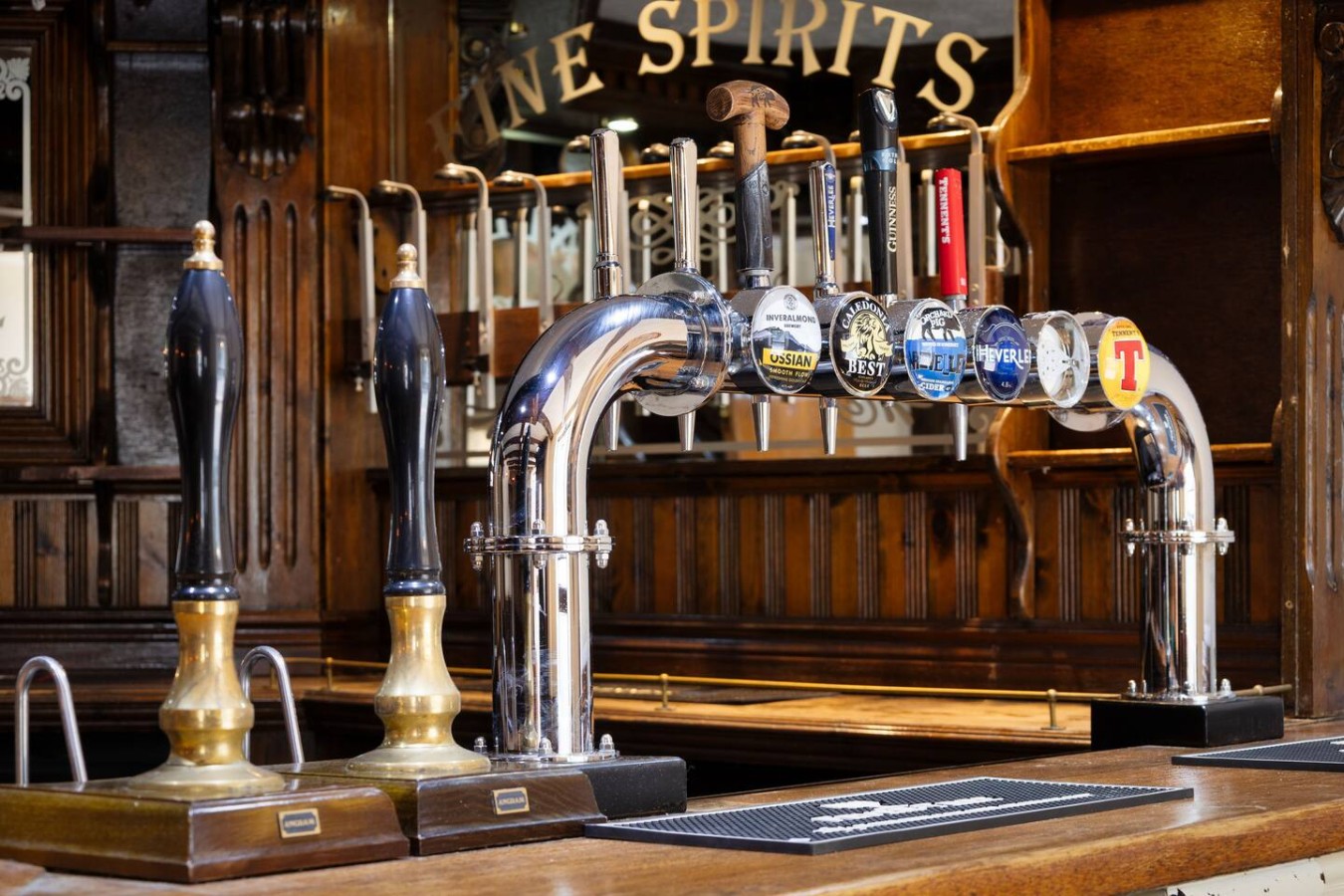 The Tavern | Private Pub & Luxury Group Retreat in Main St, Buchlyvie, Stirling FK8 3LX, UK - Property image 8 - VivreStays
