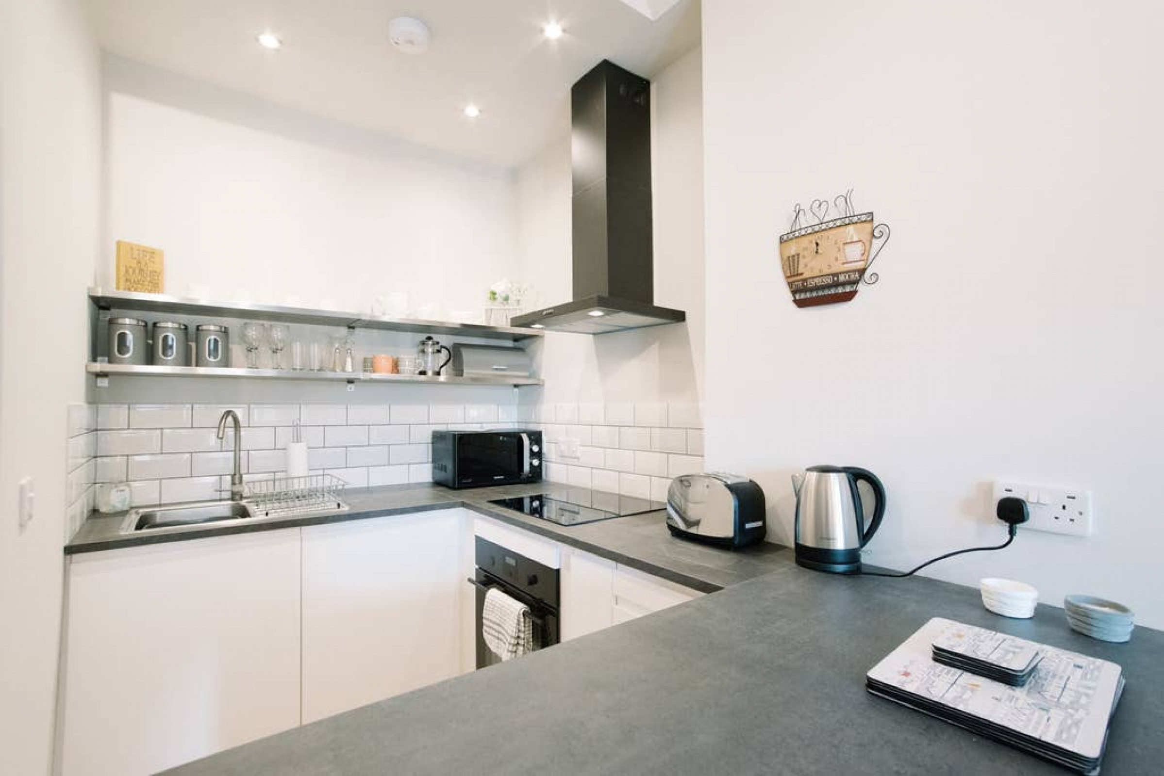 Beautiful Holyrood Park Apartment -Near Royal Mile in 21 Milton Street 1F2, EH88HA, Edinburgh - Property image 2 - VivreStays