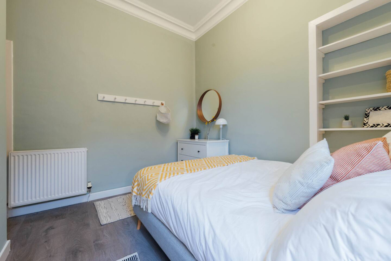 Stylish Stirling Apartment - free parking in 13 Douglas Street B - Property image 18 - VivreStays