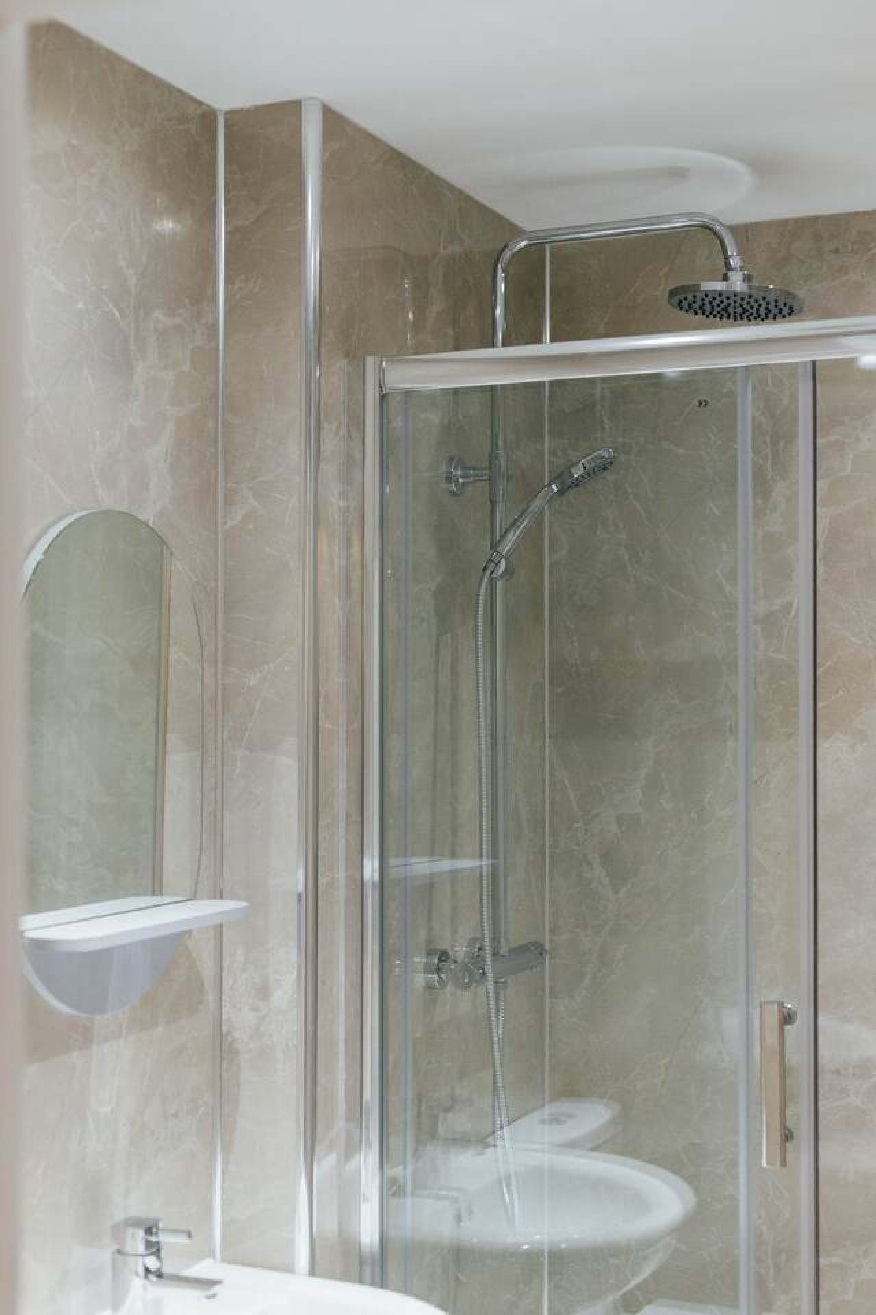 Stylish Stirling Apartment - free parking in 13 Douglas Street B - Property image 27 - VivreStays