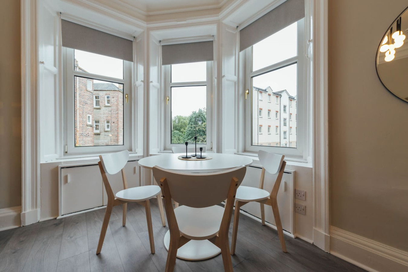 Stylish Stirling Apartment - free parking in 13 Douglas Street B - Property image 5 - VivreStays
