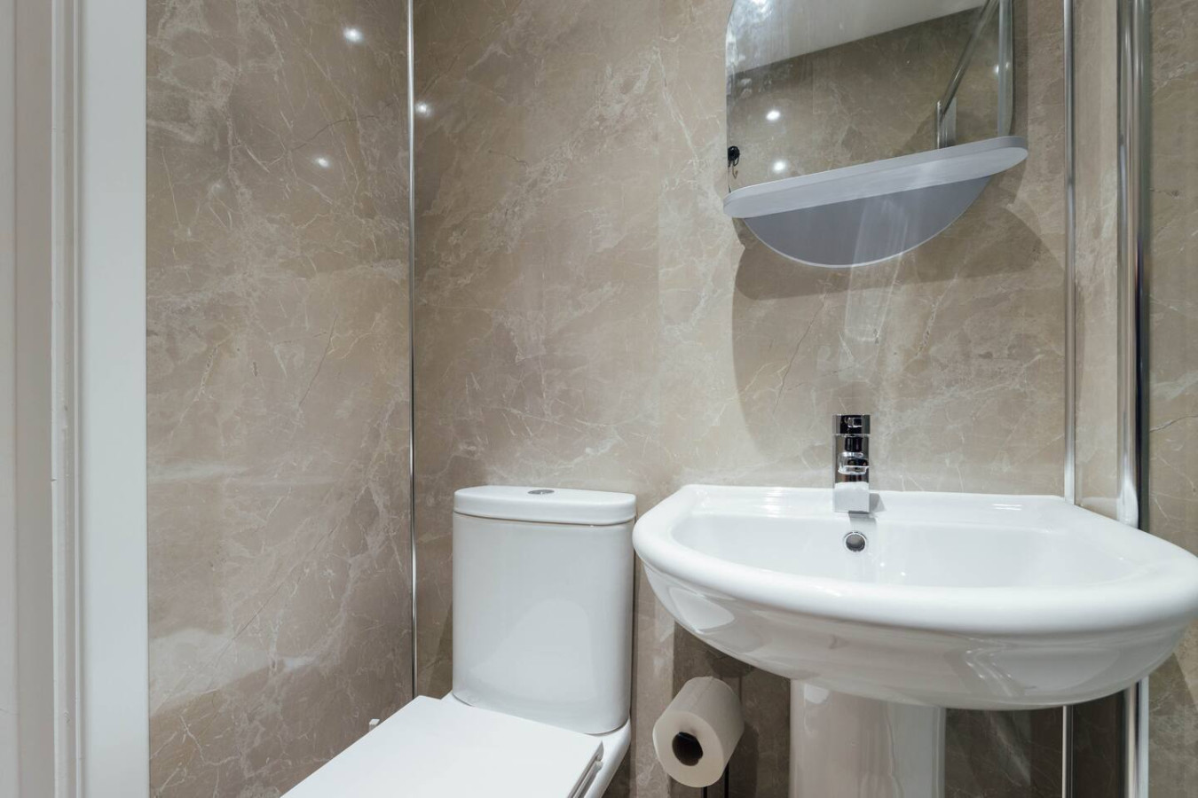 Stylish Stirling Apartment - free parking in 13 Douglas Street B - Property image 28 - VivreStays