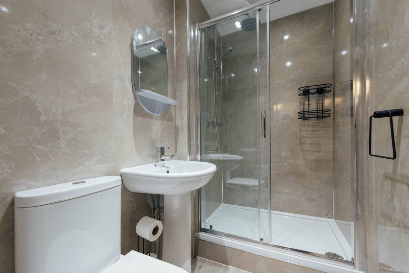 Stylish Stirling Apartment - free parking in 13 Douglas Street B - Property image 6 - VivreStays