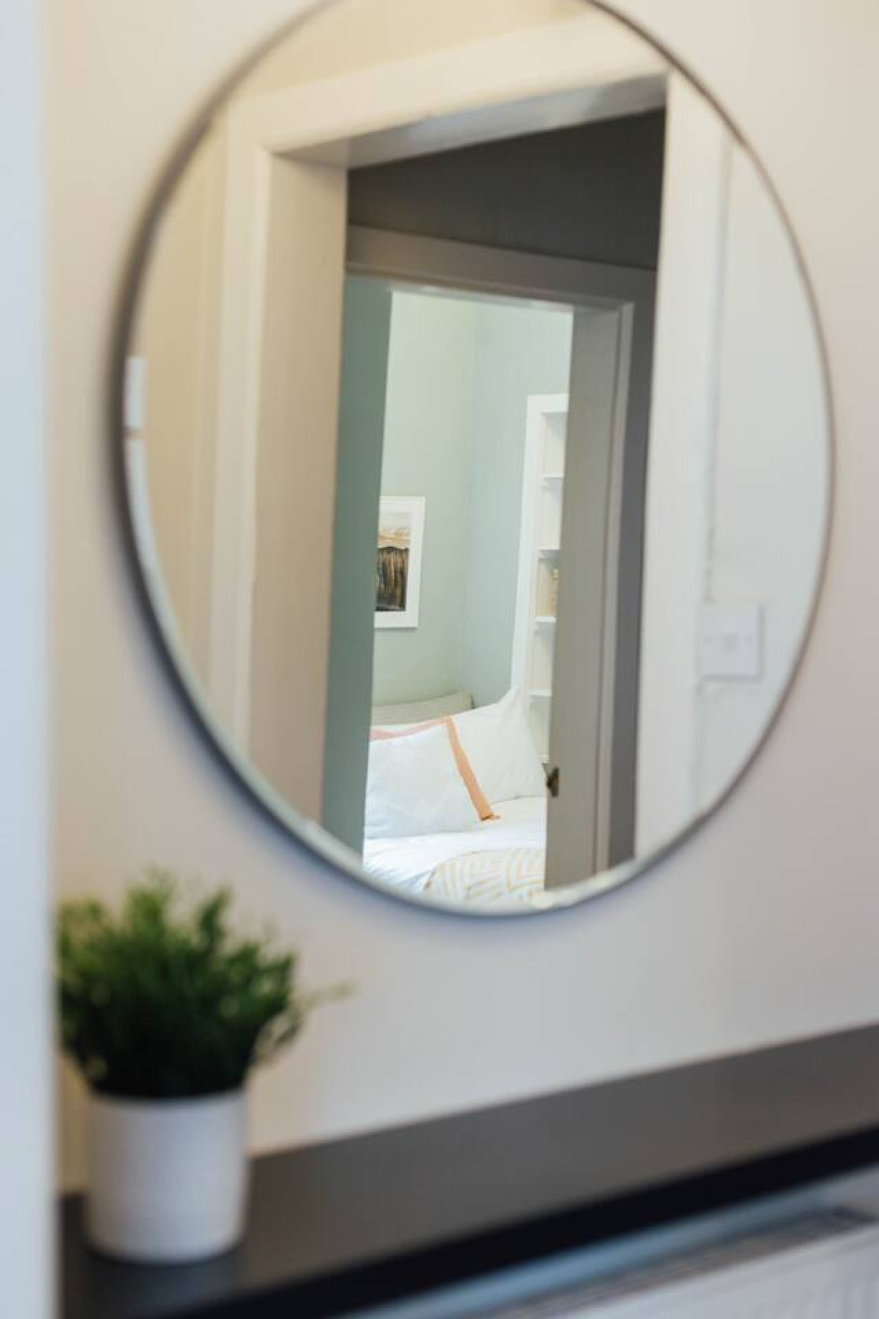 Stylish Stirling Apartment - free parking in 13 Douglas Street B - Property image 33 - VivreStays