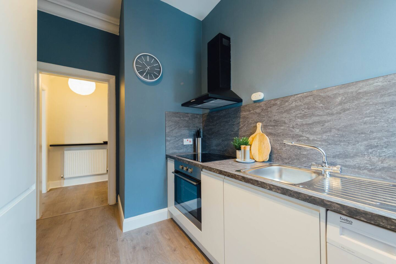 Stylish Stirling Apartment - free parking in 13 Douglas Street B - Property image 2 - VivreStays