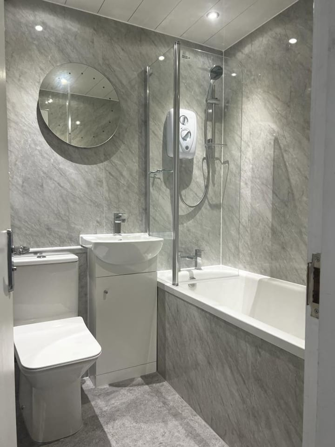 The Trossachs Apartment - Free Parking in 12 King Street - Property image 13 - VivreStays
