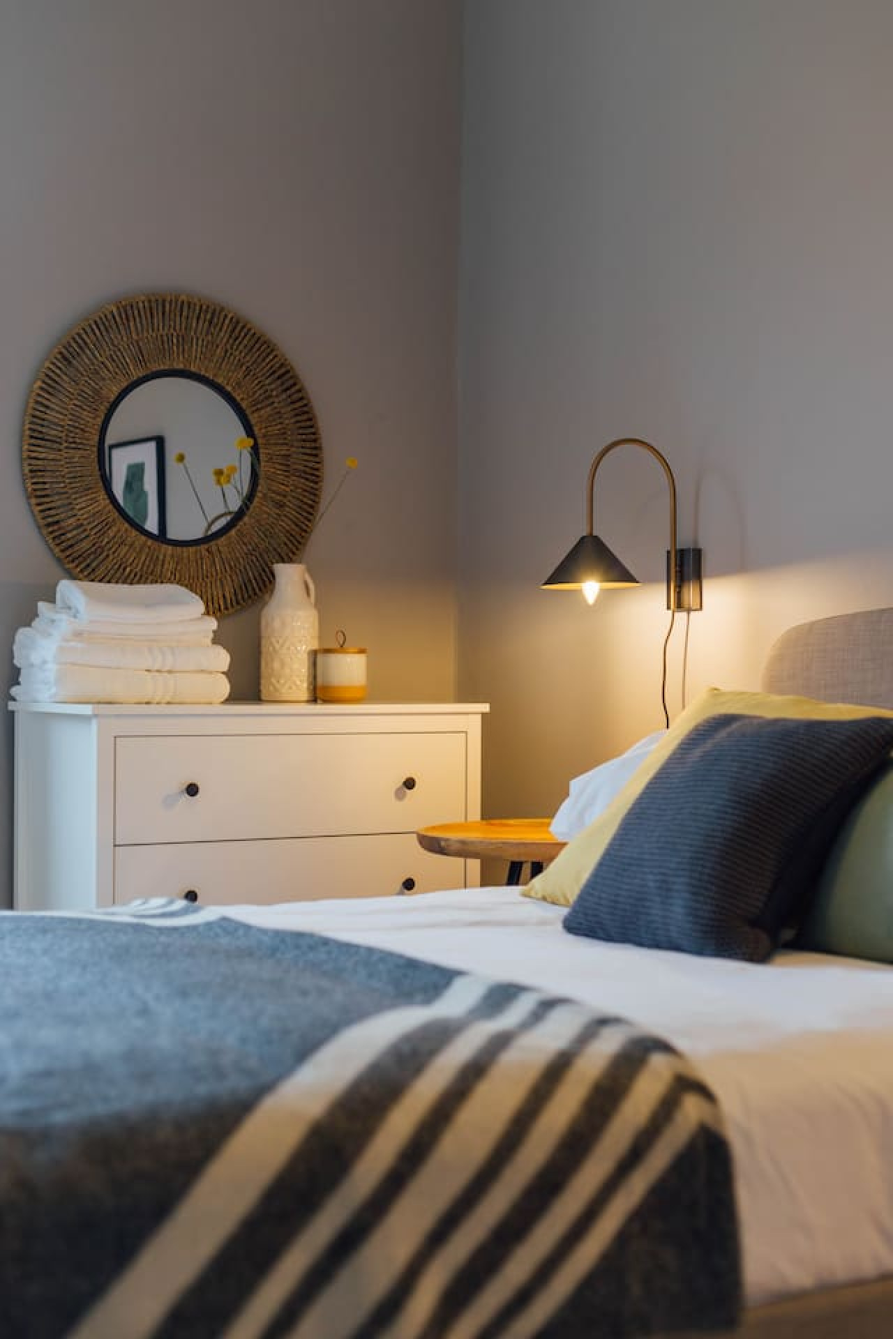 The Trossachs Apartment - Free Parking in 12 King Street - Property image 5 - VivreStays