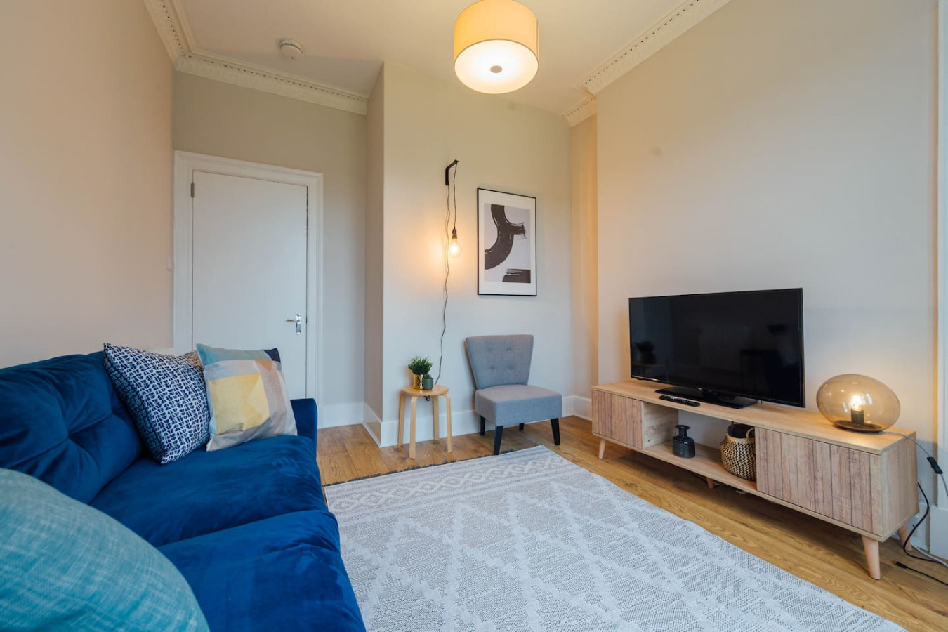 The Trossachs Apartment - Free Parking in 12 King Street - Property image 4 - VivreStays