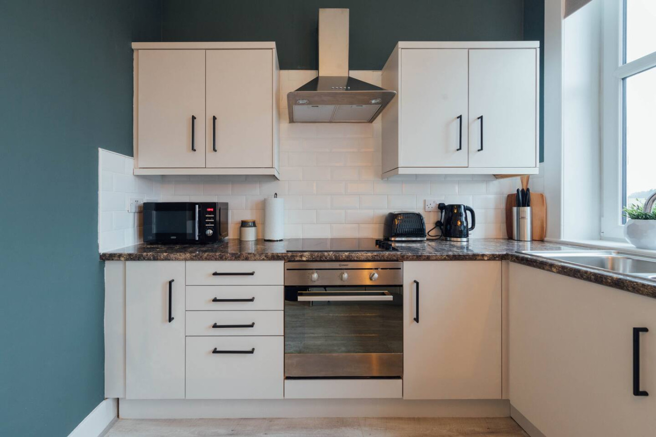 The Trossachs Apartment - Free Parking in 12 King Street - Property image 10 - VivreStays