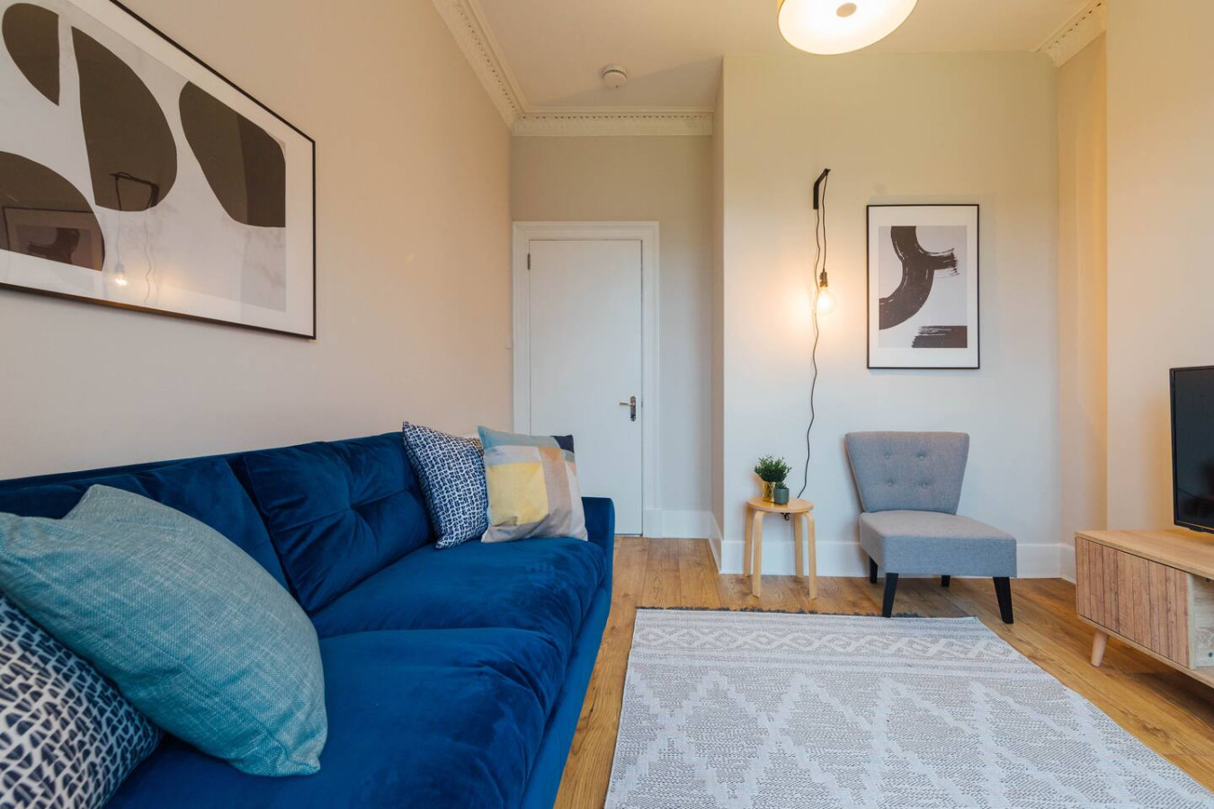 The Trossachs Apartment - Free Parking in 12 King Street - Property image 6 - VivreStays