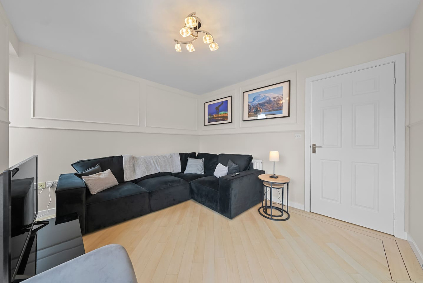 Wallace View 2 bedroom penthouse with free parking in 140 Raploch Road, FK81RS - Property image 14 - VivreStays
