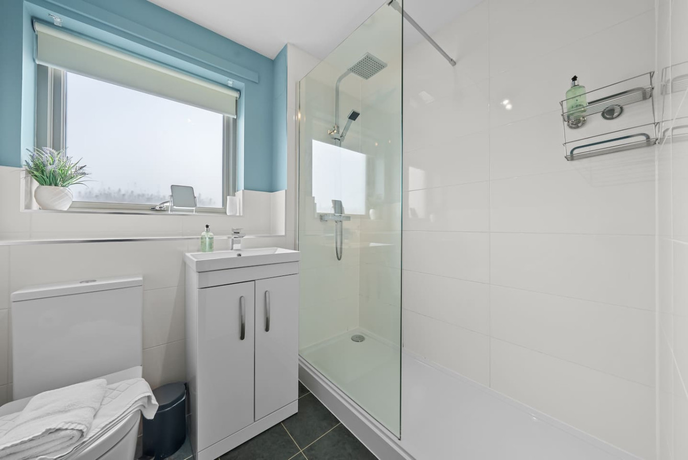 Wallace View 2 bedroom penthouse with free parking in 140 Raploch Road, FK81RS - Property image 5 - VivreStays