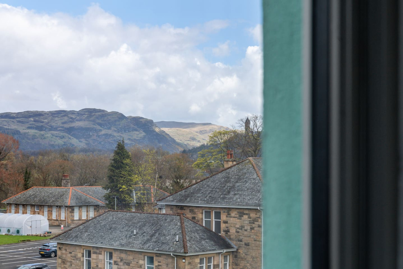 Wallace View 2 bedroom penthouse with free parking in 140 Raploch Road, FK81RS - Property image 33 - VivreStays