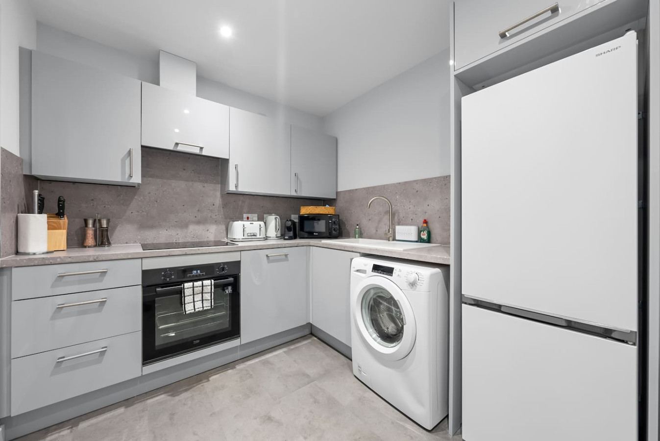 Wallace View 2 bedroom penthouse with free parking in 140 Raploch Road, FK81RS - Property image 6 - VivreStays