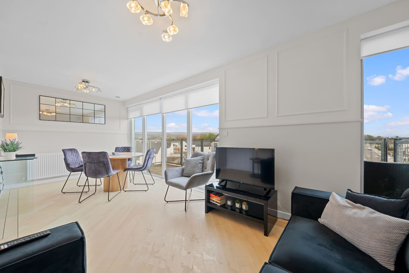Wallace View 2 bedroom penthouse with free parking in 140 Raploch Road, FK81RS - Property image 8 - VivreStays