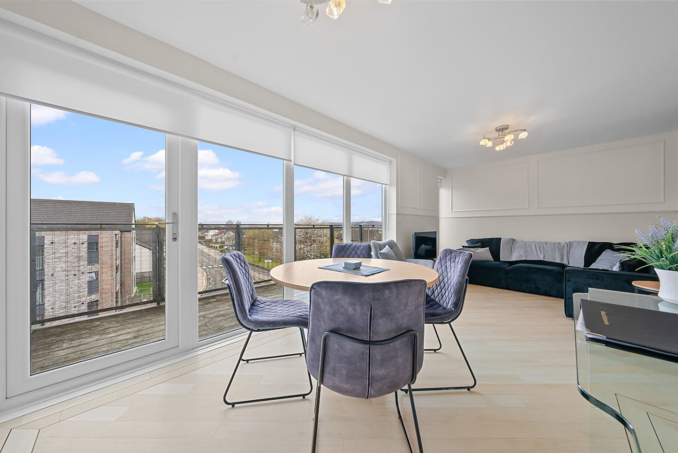 Wallace View 2 bedroom penthouse with free parking in 140 Raploch Road, FK81RS - Property image 2 - VivreStays