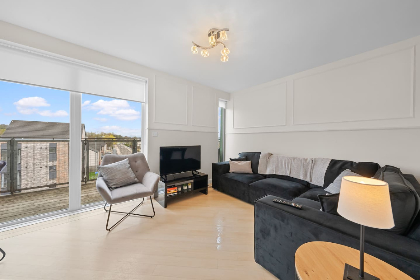 Wallace View 2 bedroom penthouse with free parking in 140 Raploch Road, FK81RS - Property image 9 - VivreStays