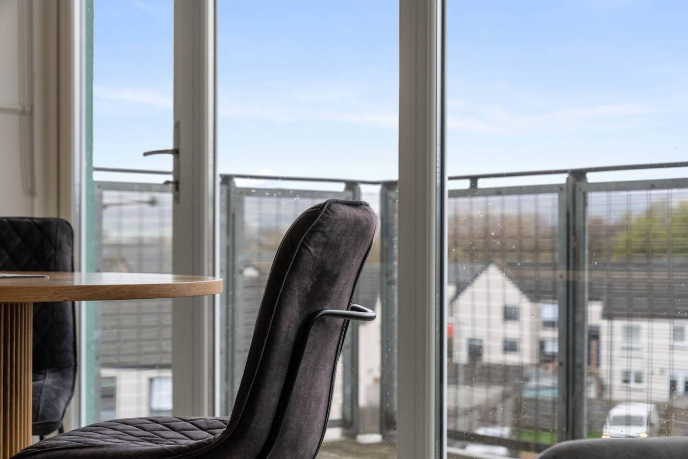 Wallace View 2 bedroom penthouse with free parking in 140 Raploch Road, FK81RS - Property image 11 - VivreStays