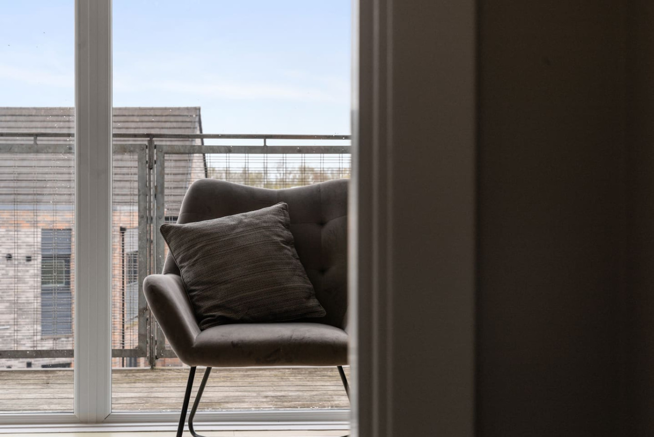 Wallace View 2 bedroom penthouse with free parking in 140 Raploch Road, FK81RS - Property image 15 - VivreStays