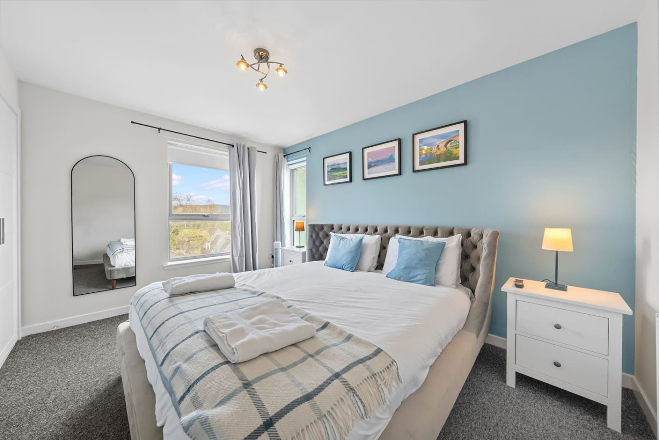 Wallace View 2 bedroom penthouse with free parking in 140 Raploch Road, FK81RS - Property image 3 - VivreStays