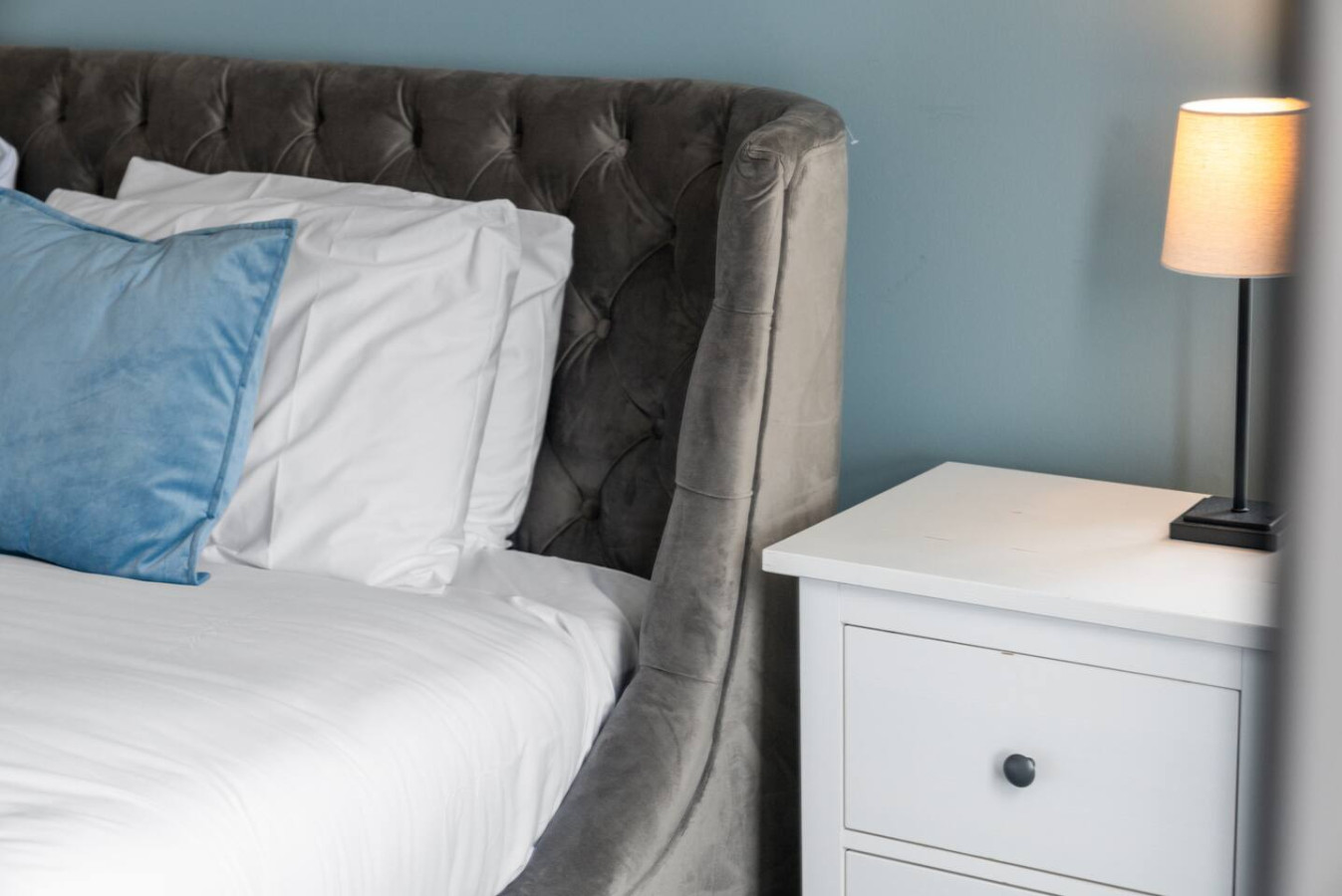 Wallace View 2 bedroom penthouse with free parking in 140 Raploch Road, FK81RS - Property image 22 - VivreStays