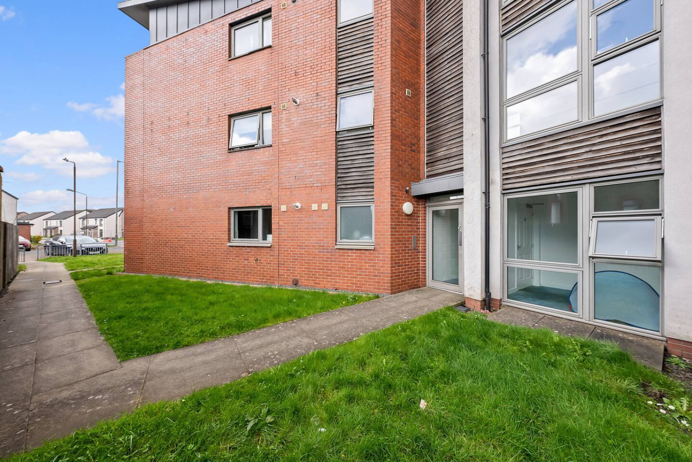 Wallace View 2 bedroom penthouse with free parking in 140 Raploch Road, FK81RS - Property image 37 - VivreStays