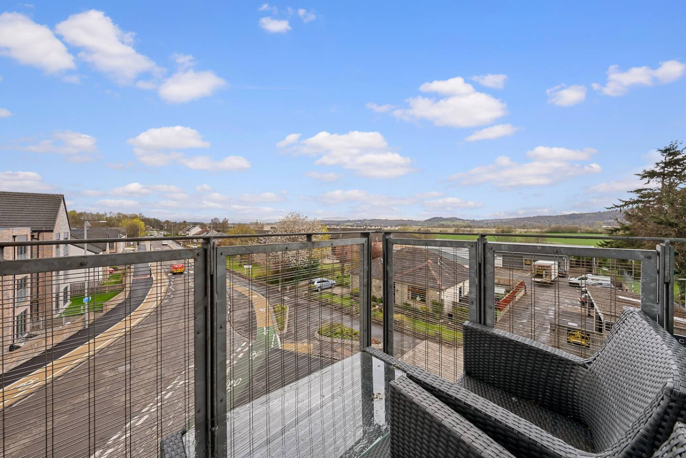 Wallace View 2 bedroom penthouse with free parking in 140 Raploch Road, FK81RS - Property image 39 - VivreStays