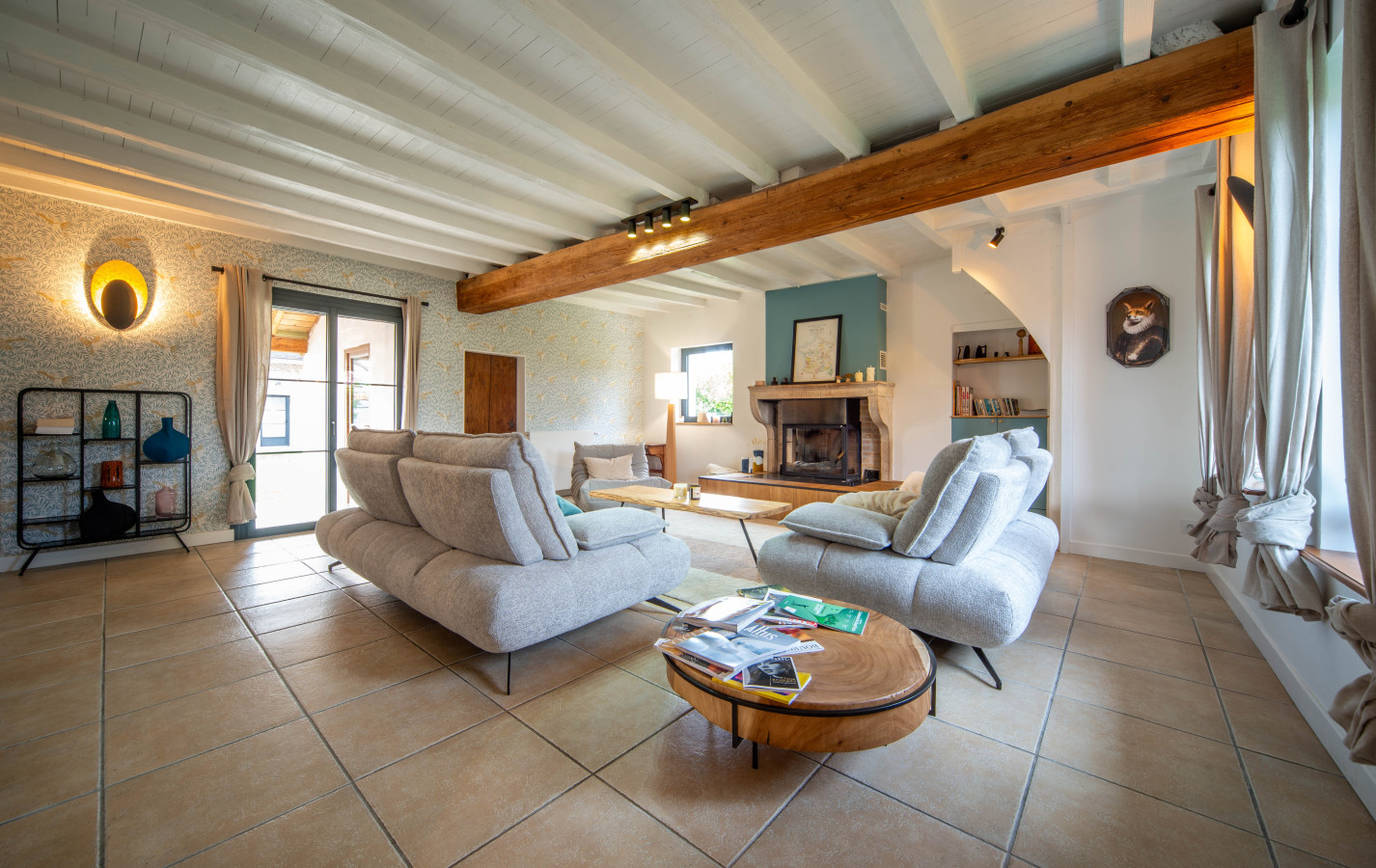 Piscine et extérieur d'une grande maison familiale en Saône-et-Loire