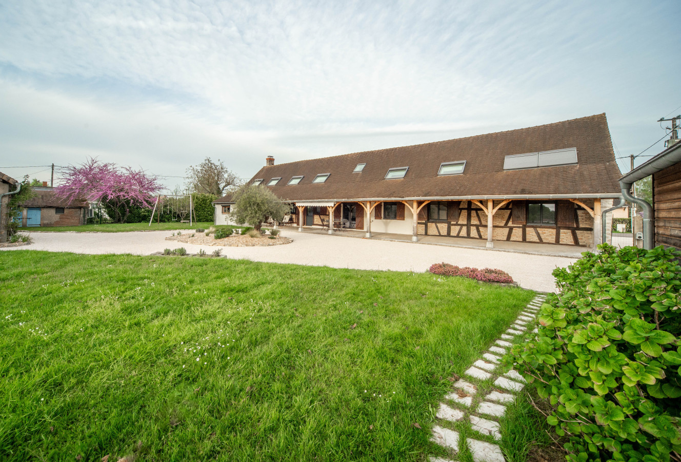 Grande maison familiale avec piscine en Saône-et-Loire, à Saint-Germain-du-Plain