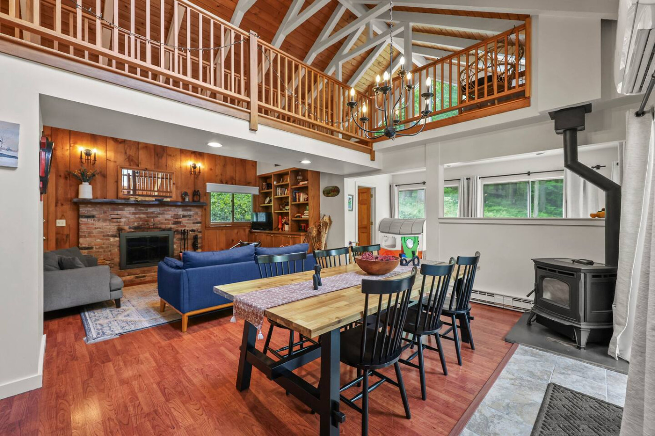 Pixley Forest | 15 Mins To Tanglewood • Fireplace