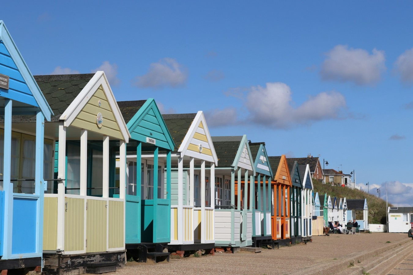 12-beach-huts-promenade-row-lisa-horbach.jpg